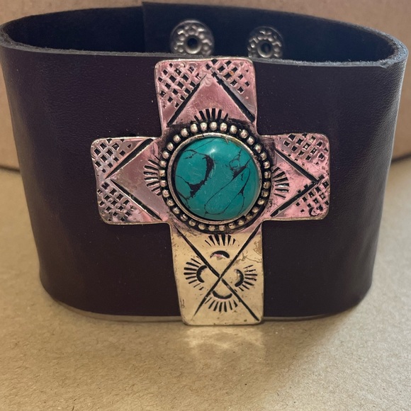 🎉❤️HOST PICK!! Juliette Silver Turquoise Cross Cuff Bracelet - Picture 3 of 3